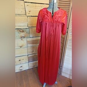 Elegant Vintage 70s 80s Red Nightgown